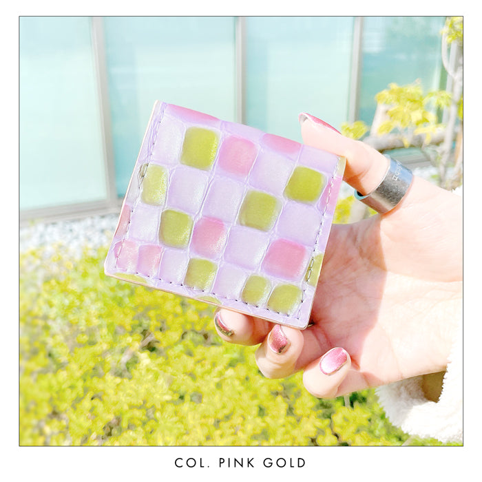 【財布の百貨店公式】 本革 コインケース ボックス型 ちょっと上品なステンドグラス レディース 小銭入れ コンパクト スリム 薄型 型押し エナメル ピンク ターコイズ イエロー レッド ネイビー 【安心の返品保証付き】