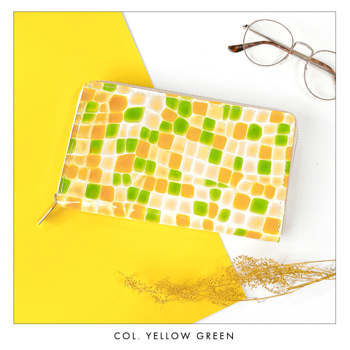 【財布の百貨店公式】 通帳も入る長財布 ちょっと上品なステンドグラス マルチケース 本革 パスポート 母子手帳 ケース 大容量 多機能 ラウンドファスナー レディース 型押し エナメル【安心の返品保証付き】